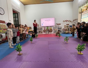 Bé vui vận động trong giờ học Thể dục – Kỹ năng Lớp 3 tuổi TT