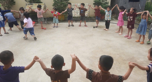 Trở về tuổi thơ cùng các bé lớp 4 tuổi gia mải